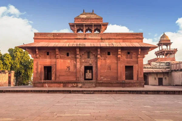 Fortaleza de arenisca roja y palacio en Fatehpur Sikri Agra. El fuerte y ciudad de Fatehpur Sikri muestra la arquitectura mogol en la India . —  Fotos de Stock