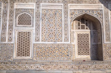 Karmaşık sanat ve bebek Taj AGRA mezar duvarlarında mermer oyma. 