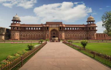 Cihangir Sarayı (mahal) Agra Fort içinde. Agra kale Babür Hint mimarisi ile Unesco Dünya Mirası Sit Alanı belirlenmiş olan.