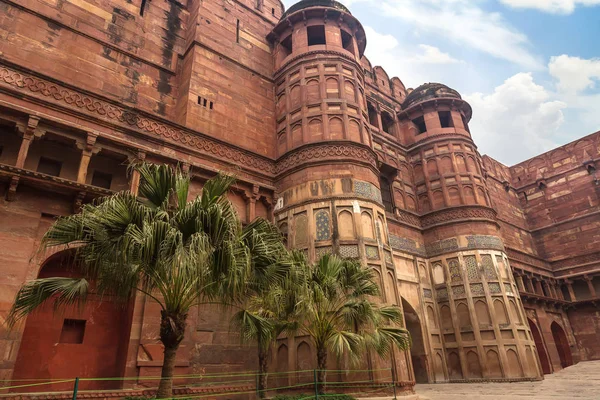 Agra fort inneres Tor bekannt als akbar darwaza - ein UNESCO-Weltkulturerbe. — Stockfoto