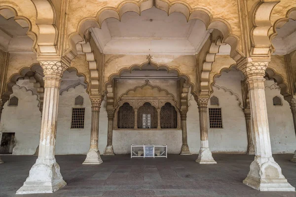 Marmor portico striktur av Diwan-i-Am eller Hall av publiken på Agra Fort används av Mughal kejsare för att möta vanligt folk. — Stockfoto