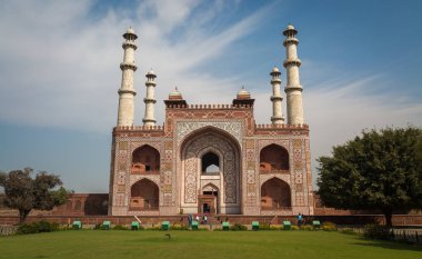 Sikandra - A Unesco Dünya Mirası kabrinde Akbar giriş kapısı.