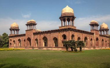 Sikandra mariam mezarı İmparator Cihangir Agra, Hindistan tarafından inşa Hindistan'da Babür mimarisinin karmaşık bir parçasıdır. 