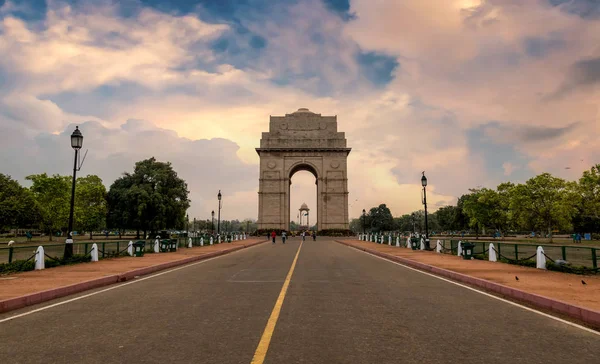 Porta de Índia um memorial da guerra construído na extremidade oriental da estrada de Rajpath New Delhi na hora do por do sol . — Fotografia de Stock