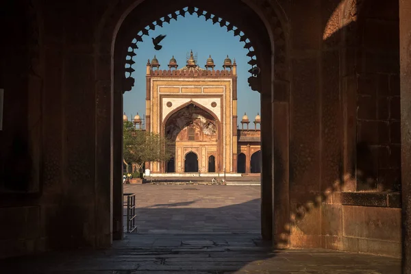 Jama Masjid v Fatehpur Sikri, viděno přes Buland Darwaza. Seznam světového kulturního dědictví UNESCO. — Stock fotografie
