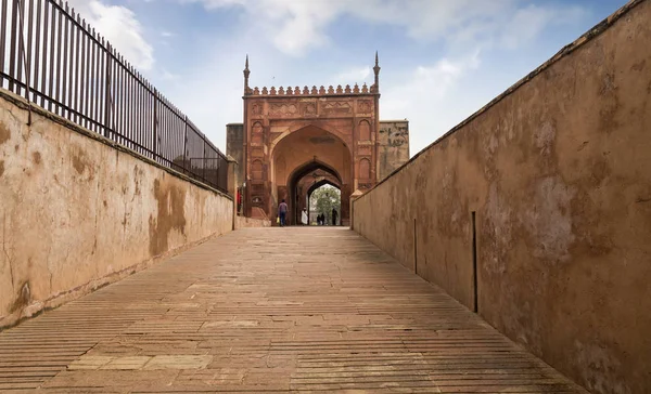 Fuerte Agra - un hito histórico y marca de la arquitectura mogol en la India . — Foto de Stock