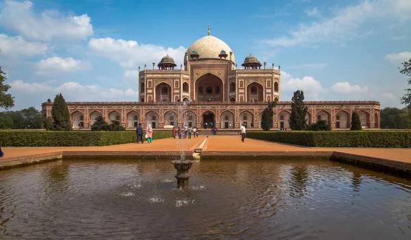 Moghul-Kaiser Humayun Grab in Delhi Indien wurde als UNESCO-Weltkulturerbe und ein Meisterwerk der Moghul-Architektur in Indien im Jahr 1572 gebaut bezeichnet ad. — Stockfoto