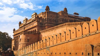 Bikaner, Rajasthan Hindistan 'daki Ortaçağ Junagarh Kalesi kırmızı kumtaşından yapılmıştır..