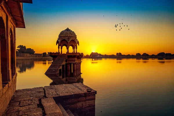 Gadi Sagar Λίμνη Gadisar Jaisalmer Rajasthan Την Αρχαία Αρχιτεκτονική Κατά — Φωτογραφία Αρχείου