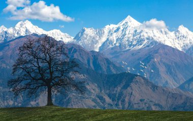 Garhwal Himalaya sıradağları Uttarakhand, Hindistan manzaralı
