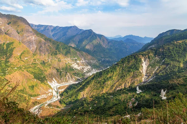 Uttarakhand India的一个受欢迎的山站Munsiyari附近的高山河谷景观空中景观 — 图库照片