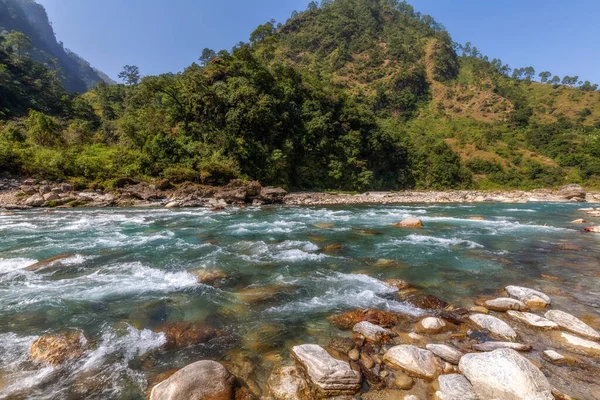 Himalaya Górskiej Rzeki Gori Ganga Otoczony Pagórkowatym Krajobrazem Munsiyari Uttarakhand — Zdjęcie stockowe
