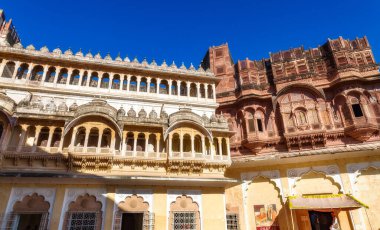Jodhpur, Rajasthan, Hindistan, 14 Aralık 2017: Mehrangarh Kalesi 'nin mimari detayları - UNESCO Dünya Mirası.