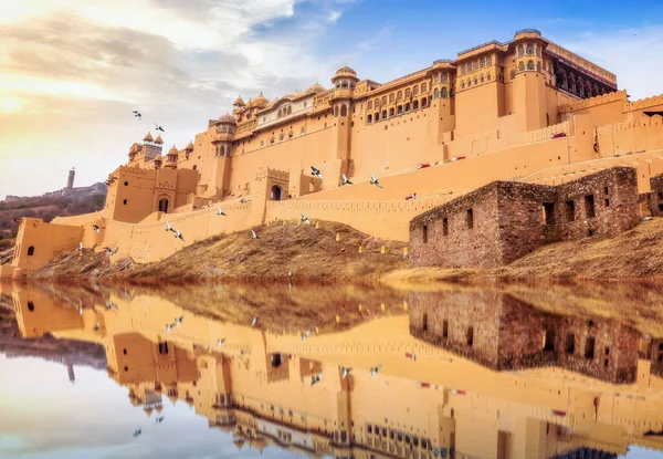 Historyczny Fort Amer Jaipur Rajasthan Lustrzanym Odbiciem Jeziorze Sagar Fort — Zdjęcie stockowe