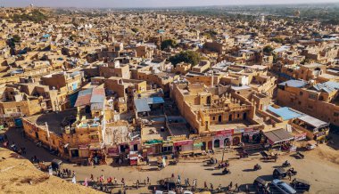 Jaisalmer, Rajasthan, Hindistan, 14 Aralık 2017: Hindistan 'ın Rajasthan kentindeki Jaisalmer Kalesi' nden antik Hint Jaisalmer şehir manzarası