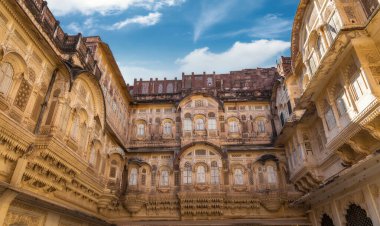 Mehrangarh Kalesi Jodhpur dış mimari detayları ve karmaşık sanat eserleri. Mehrangarh Kalesi, Jodhpur, Rajasthan, Hindistan 'da UNESCO Dünya Mirası' na ait bir alan.