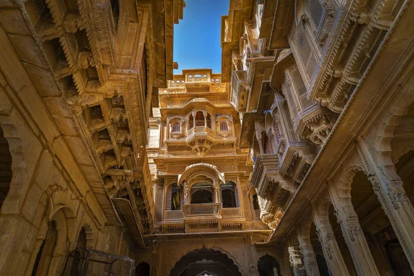 Antiguo Edificio Patrimonial Piedra Caliza Amarilla Con Intrincadas Obras Arte — Foto de Stock