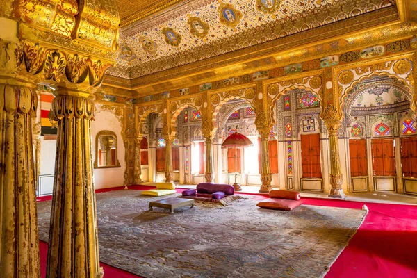 Sala Del Palacio Real Con Detalles Arquitectónicos Tallas Fuerte Mehrangarh —  Fotos de Stock