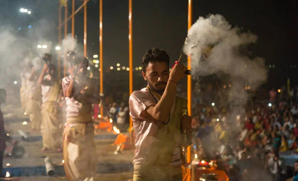 Varanasi Indien Oktober 2017 Berömda Ceremoniritualer Ganga Aarti Utförda Präster — Stockfoto