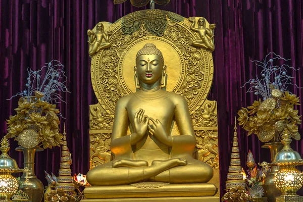 Goldene Statue Des Sitzenden Buddha Einem Buddhistischen Tempel Mulagandhakuti Vihara — Stockfoto