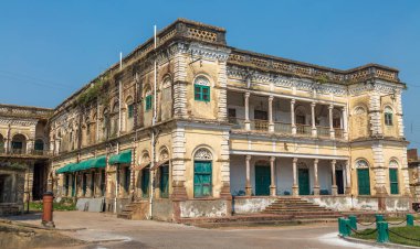 Varanasi, Hindistan 'daki Ramnagar Kalesi' ndeki antik kraliyet konutları..
