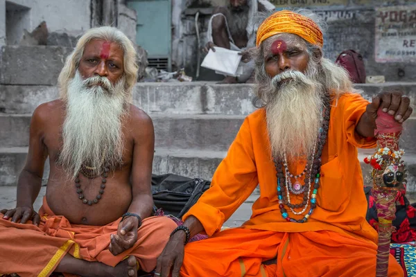 Varanasi Índia Outubro 2017 Santos Hindus Conhecidos Como Sadhus Sentados — Fotografia de Stock