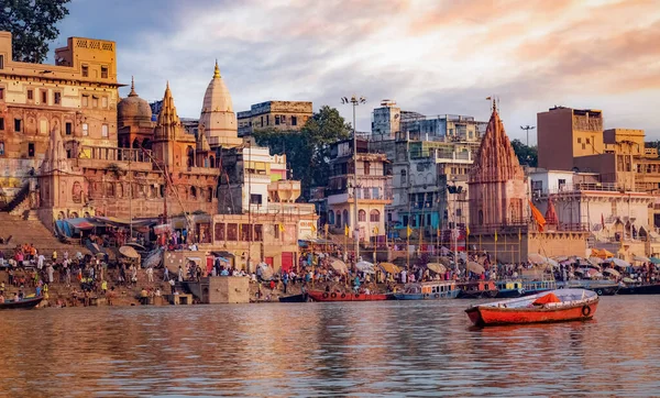 Historische Varanasi Stad Met Oude Tempels Gebouwen Langs Ganges Rivier — Stockfoto