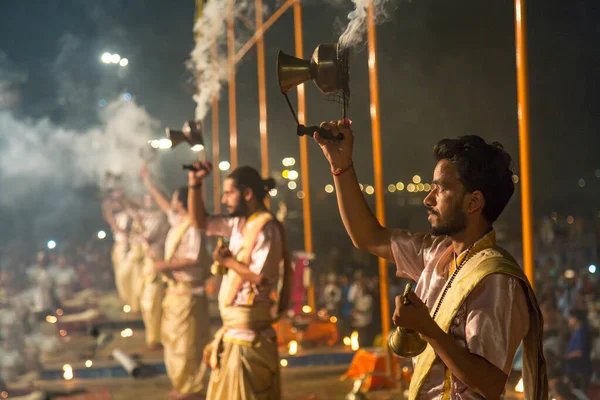 Varanasi India Oktober 2017 Ganges Aarti Ceremonie Rituelen Uitgevoerd Door — Stockfoto