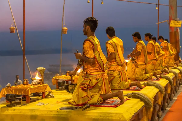 Varanasi Indien Oktober 2017 Varanasi Morgon Ganga Aarti Ritualer Utförda — Stockfoto