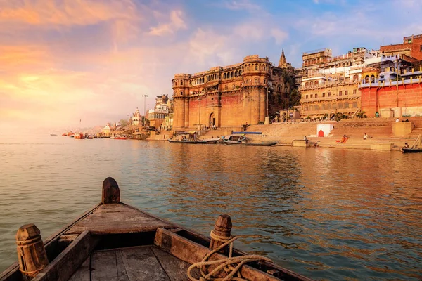 Varanasi Arquitectura Antigua Ciudad Atardecer Visto Desde Barco Río Ganges —  Fotos de Stock