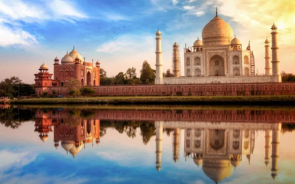 Taj Mahal India Mausoleo Histórico Mármol Blanco Atardecer Con Reflejo — Foto de Stock