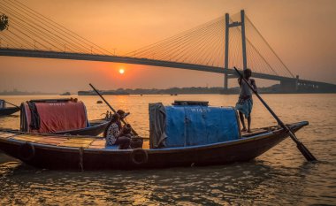 Hooghly nehrinde tekne gezisi
