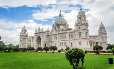 Victoria Anıtı - Kolkata, Hindistan 'da Kraliçe Victoria anısına inşa edilmiş beyaz mermer bir mimari anıt ve müze. 