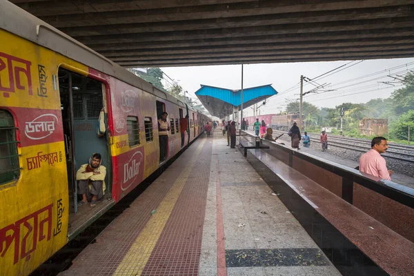 Kolkata India Noviembre 2016 Pasajeros Del Tren Local Mañana Ferrocarriles — Foto de Stock