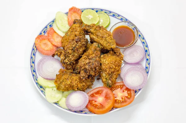 Deep Fried Crispy Chicken Pakora Served Salad Spicy Tomato Sauce — Stock Photo, Image