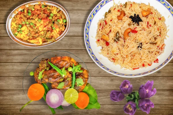 Köstliche Indische Mahlzeit Aus Gebratenem Garnelenreis Mit Gemischtem Gemüse Und — Stockfoto