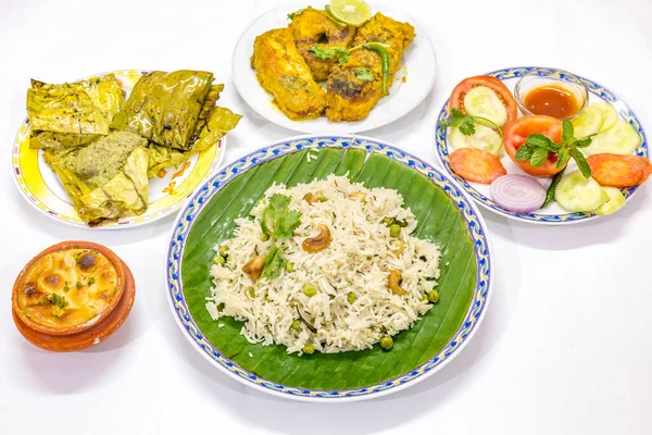 Tasty Indian Bengali Food Dishes Fried Veg Pulao Rice Fish — Stock Photo, Image
