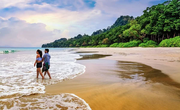 Havelock Islands Andaman India Marzo 2018 Pareja Luna Miel Disfruta — Foto de Stock