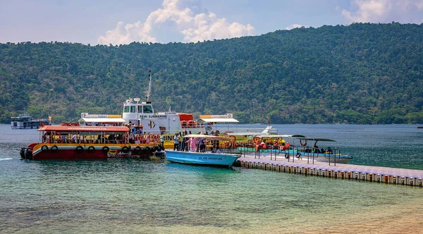 Andaman Indien März 2018 Touristenschiff Der Küste Der Nordbucht Andaman — Stockfoto