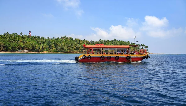 Touristen Speedboot Auf Dem Meer Der Nähe Von North Bay — Stockfoto