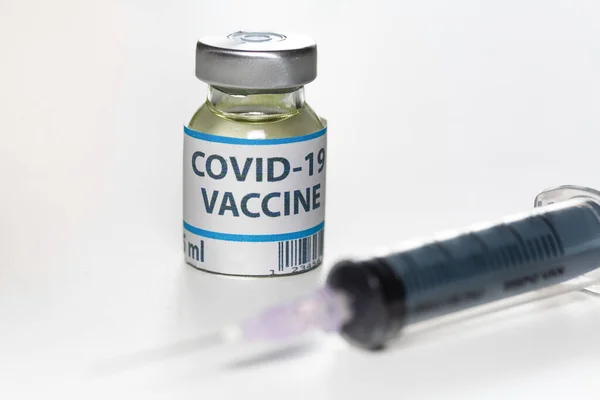 Vaccinfles Met Injectiespuit Witte Achtergrond Met Selectieve Focus Gebruikt Als — Stockfoto