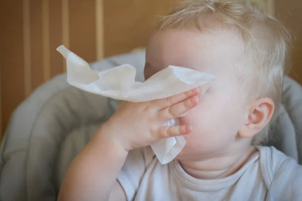 Child Wipes His Nose White Handkerchief Sick Child Eats Sitting — Stock Photo, Image