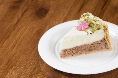 dondurma yuvarlak plaka üzerinde