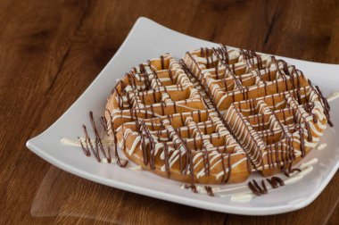 Kek kare plaka üzerinde