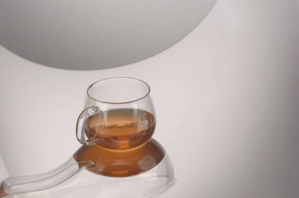 Διαφανές ποτήρι τσαγιέρα και κούπα τσάι — Φωτογραφία Αρχείου