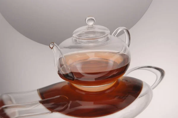 Átlátszó üveg teáskanna és tea cup — Stock Fotó