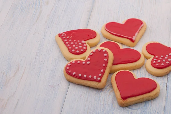 Cookies in the shape of hearts on Valentine 's Day — стоковое фото