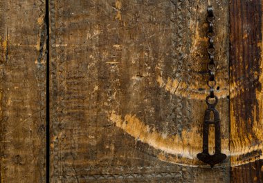 parçalar ve eski kapı unsurları