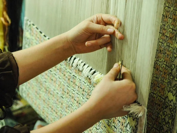 Productie en weven van tapijten en stoffen — Stockfoto