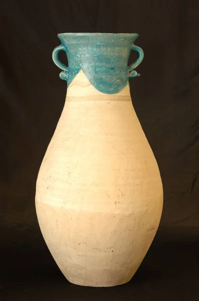 Vaso de cerâmica antiga oriental — Fotografia de Stock